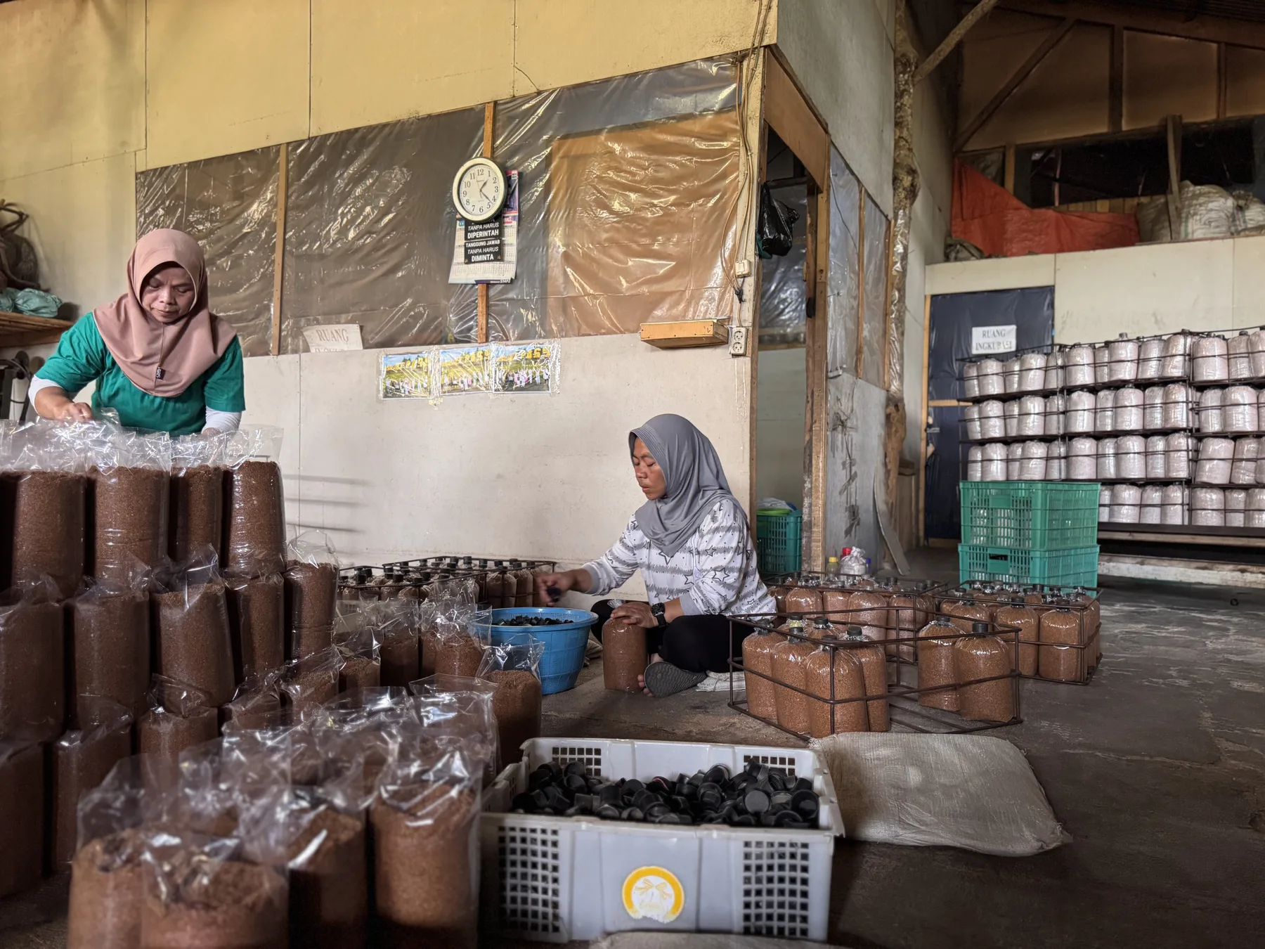 Area kerja produksi baglog Lemberindo
